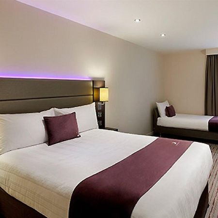 Premier Inn Premier Inn Bagshot Kültér fotó