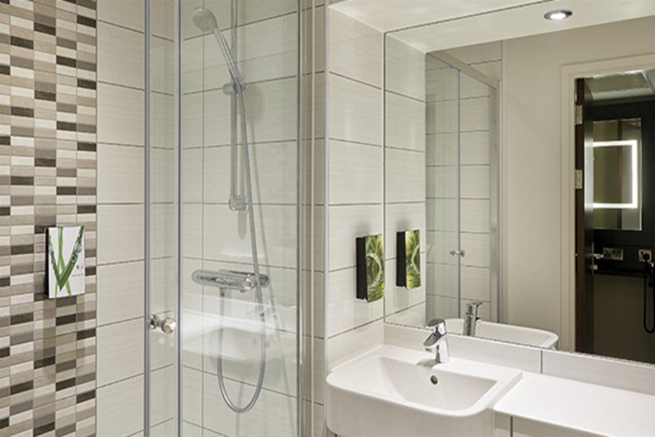Premier Inn Premier Inn Bagshot Kültér fotó