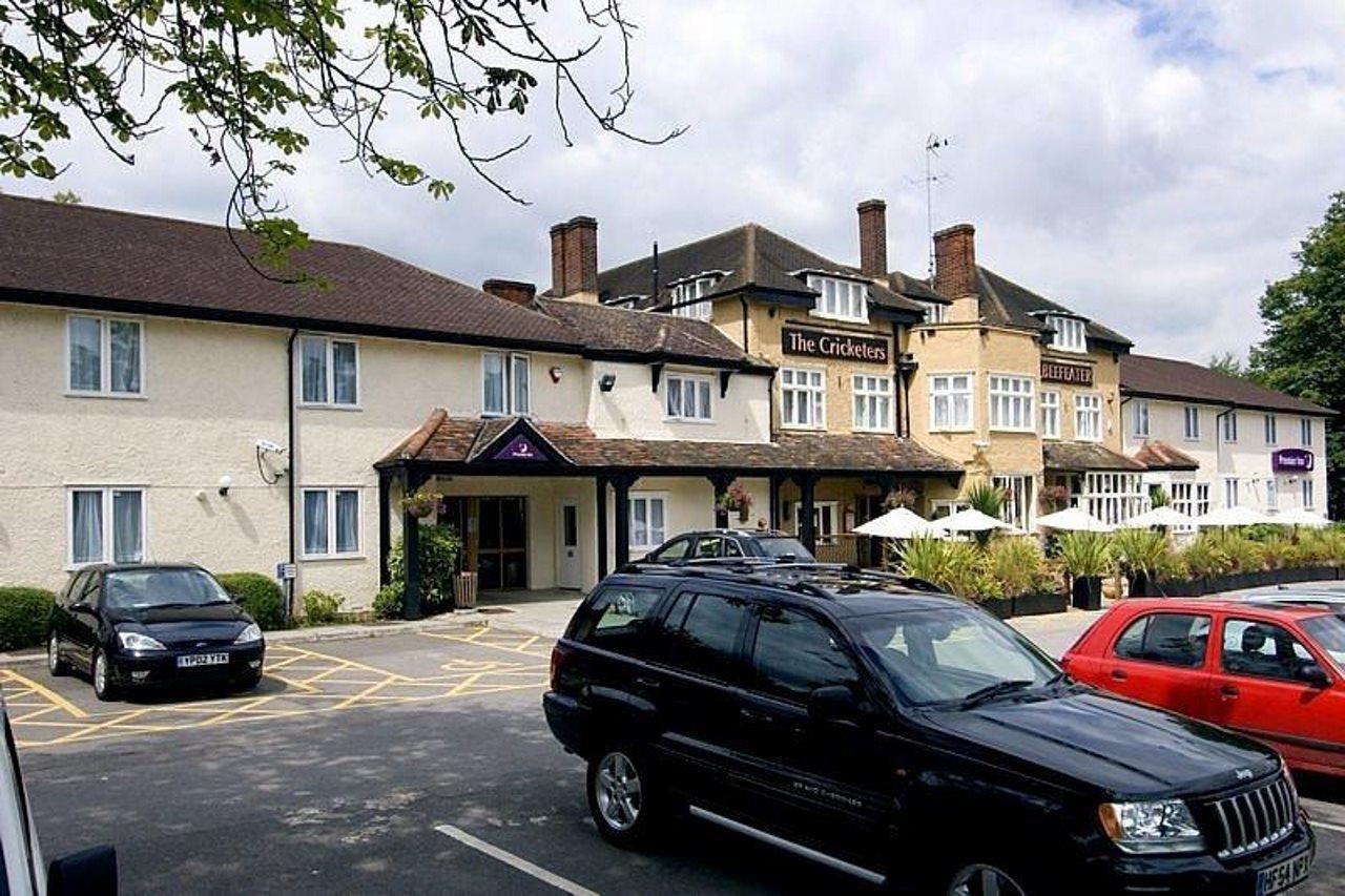 Premier Inn Premier Inn Bagshot Kültér fotó