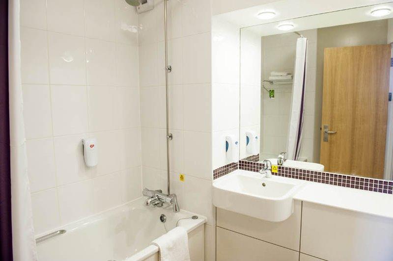 Premier Inn Premier Inn Bagshot Kültér fotó