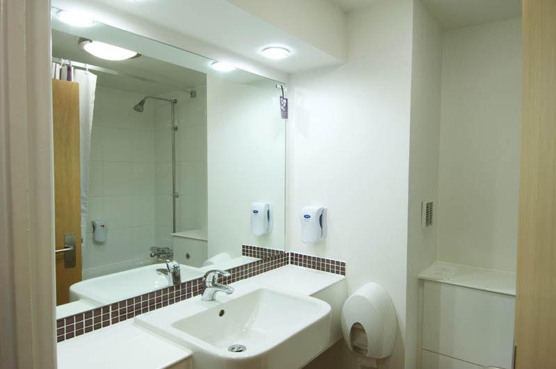 Premier Inn Premier Inn Bagshot Kültér fotó