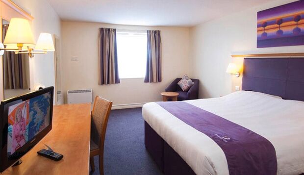 Premier Inn Premier Inn Bagshot Kültér fotó